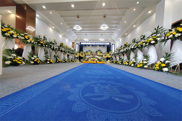 在东郊殡仪馆为著名食品科学家举行丧葬告别仪式